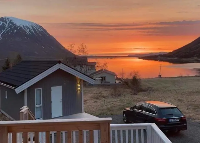 Flott Hytte I Morfjorden, Laupstad
