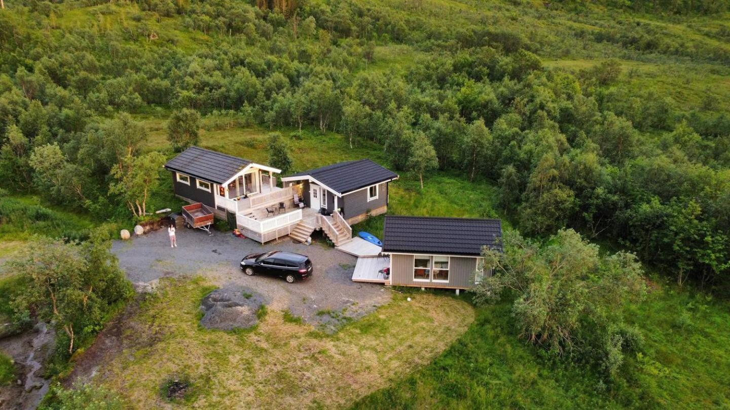Flott I Morfjorden, Feriehus